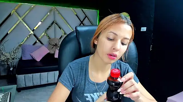 Paris Petit online show from 02-26-26, 07:58