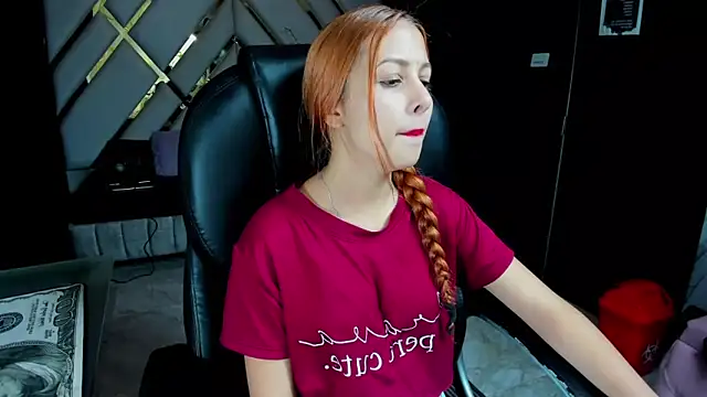 Paris Petit online show from 04-14-26, 08:03