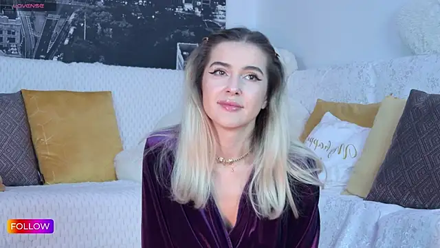 Sarah-Hart online show from 11-30-25, 03:46