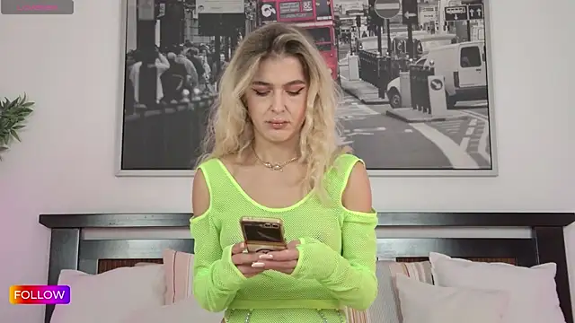 Sarah-Hart online show from 10-15-25, 07:38