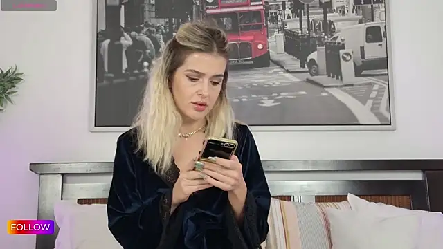 Sarah-Hart online show from 10-06-25, 11:33