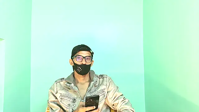 Snapshot of Habibi_big_b chatting on 01-18-26, 12:30 Habibi big b online show from 01-18-26, 12:30