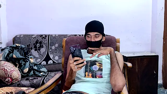 Snapshot of Habibi_big_b chatting on 03-14-26, 11:38 Habibi big b online show from 03-14-26, 11:38