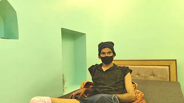 Snapshot of Habibi_big_b chatting on 02-14-26, 06:19 Habibi big b online show from 02-14-26, 06:19