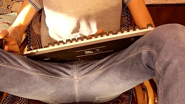 Snapshot of Habibi_big_b chatting on 03-11-26, 11:48 Habibi big b online show from 03-11-26, 11:48