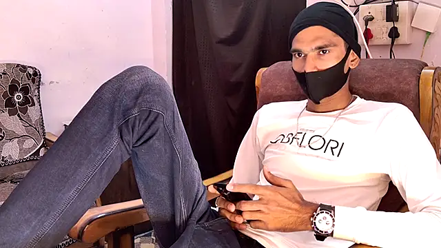 Snapshot of Habibi_big_b chatting on 03-12-26, 09:13 Habibi big b online show from 03-12-26, 09:13