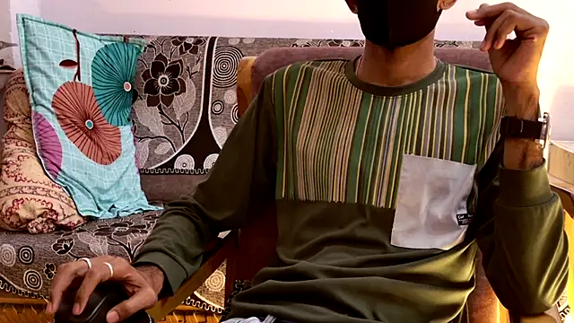 Snapshot of Habibi_big_b chatting on 03-10-26, 05:17 Habibi big b online show from 03-10-26, 05:17