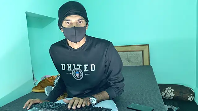 Snapshot of Habibi_big_b chatting on 02-17-26, 11:40 Habibi big b online show from 02-17-26, 11:40