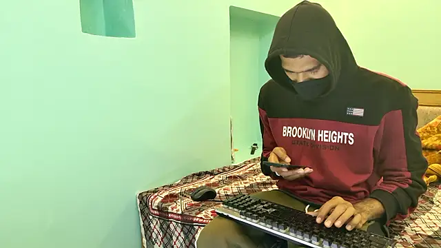 Snapshot of Habibi_big_b chatting on 02-12-26, 06:35 Habibi big b online show from 02-12-26, 06:35