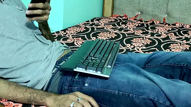 Snapshot of Habibi_big_b chatting on 03-06-26, 01:28 Habibi big b online show from 03-06-26, 01:28