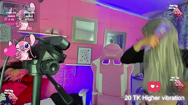 hanna  azumi online show from 11-14-25, 02:04