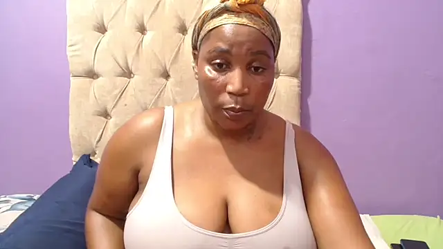 CurveyChocClit online show from 03-08-25, 07:16