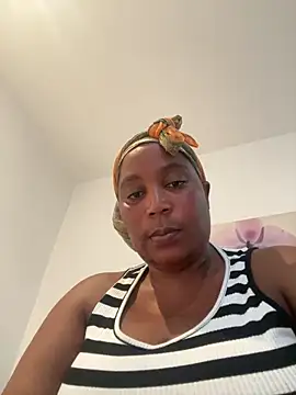 CurveyChocClit online show from 03-04-25, 03:59