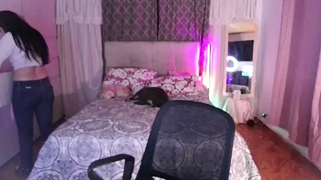 Emilyswan04 online show from 06-13-26, 12:41