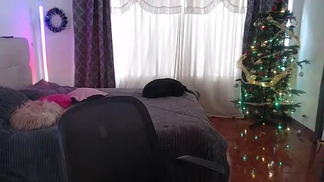 Snapshot of Emilyswan04 chatting on 12-18-24, 05:00 Emilyswan04 online show from 12-18-24, 05:00