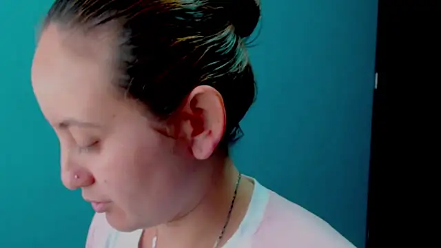 zoe jones3 online show from 02-18-25, 03:10