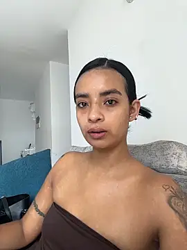 Laura fernandezII online show from 05-14-26, 06:16