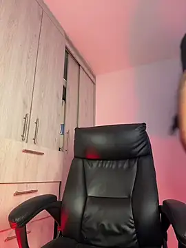 Laura fernandezII online show from 11-08-25, 02:42