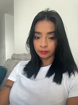 Laura fernandezII online show from 05-17-26, 07:25
