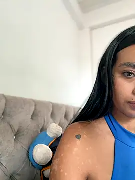 Laura fernandezII online show from 10-22-25, 06:51