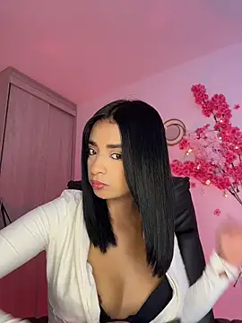 Laura fernandezII online show from 05-11-26, 07:33