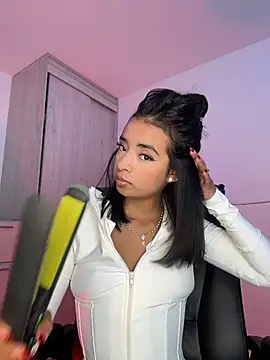 Laura fernandezII online show from 04-23-26, 07:48