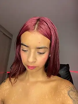 Laura fernandezII online show from 01-14-26, 02:37