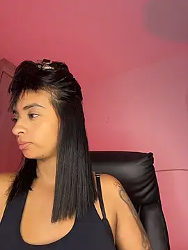 Laura fernandezII online show from 04-28-26, 02:49