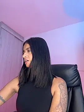Laura fernandezII online show from 04-28-26, 06:45