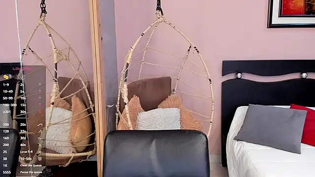 Snapshot of LenaRuiz_ chatting on 10-10-25, 12:06 LenaRuiz online show from 10-10-25, 12:06