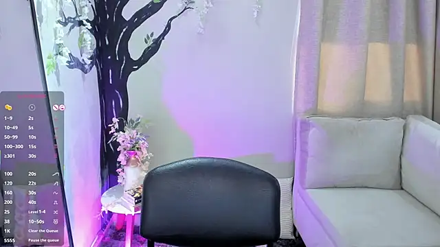 Snapshot of LenaRuiz_ chatting on 09-24-25, 12:00 LenaRuiz online show from 09-24-25, 12:00