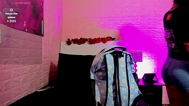 LYAA COLLINS  online show from 01-11-26, 10:22