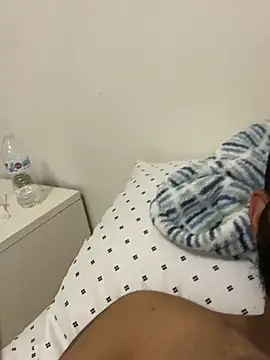 islandvybee55 online show from 02-12-25, 05:26