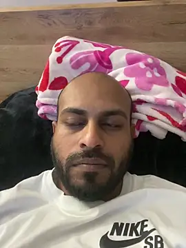 islandvybee55 online show from 04-06-26, 03:24