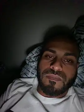 islandvybee55 online show from 02-20-25, 01:57