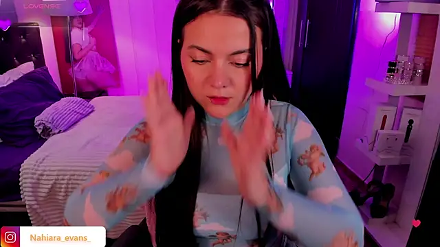 NahiaraEvans  online show from 10-10-25, 05:41