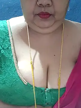 Snapshot of tamilthanushri chatting on 10-19-25, 11:40 tamilthanushri online show from 10-19-25, 11:40