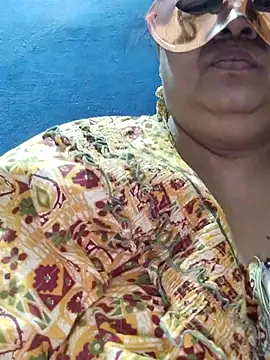Snapshot of tamilthanushri chatting on 03-15-25, 07:20 tamilthanushri online show from 03-15-25, 07:20