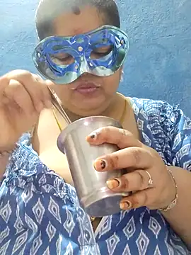 Snapshot of tamilthanushri chatting on 03-18-25, 08:50 tamilthanushri online show from 03-18-25, 08:50