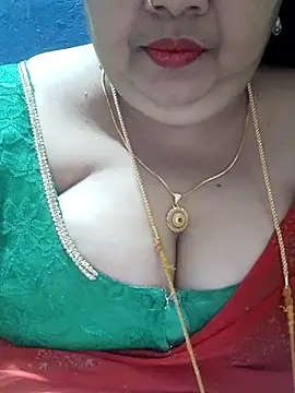 Snapshot of tamilthanushri chatting on 09-26-25, 07:15 tamilthanushri online show from 09-26-25, 07:15