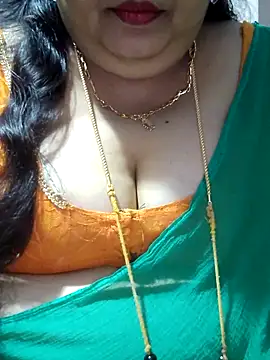 Snapshot of tamilthanushri chatting on 10-16-25, 12:24 tamilthanushri online show from 10-16-25, 12:24
