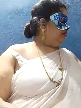 Snapshot of tamilthanushri chatting on 03-10-25, 11:27 tamilthanushri online show from 03-10-25, 11:27
