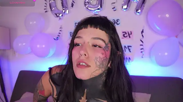 Snapshot of FairyFlexxxx chatting on 02-06-26, 06:53 FairyFlexxxx online show from 02-06-26, 06:53