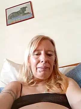 Snapshot of Ladykiss833 chatting on 09-30-25, 02:01 Ladykiss833 online show from 09-30-25, 02:01