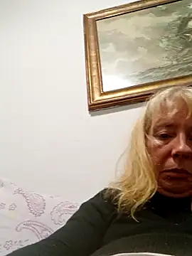 Snapshot of Ladykiss833 chatting on 10-27-25, 12:33 Ladykiss833 online show from 10-27-25, 12:33