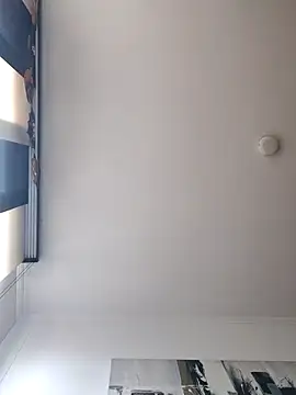 Latiinvenushot online show from 10-28-25, 03:22