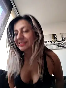 Latiinvenushot online show from 02-28-26, 11:54