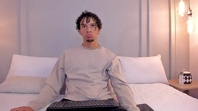 Dominick star online show from 10-30-25, 04:11