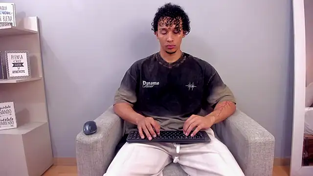 Dominick star online show from 11-28-25, 04:01