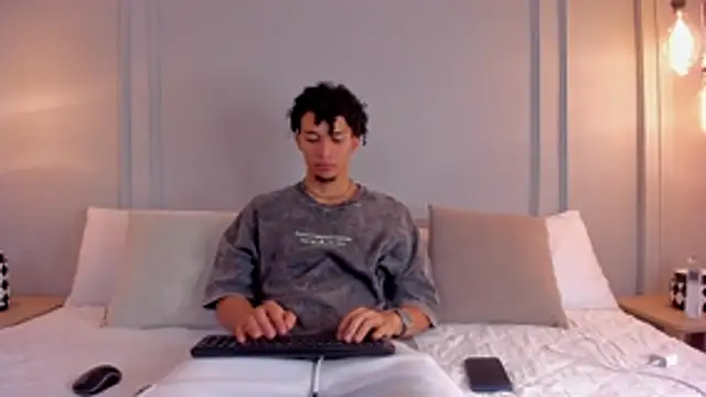 Dominick star online show from 10-27-25, 04:13